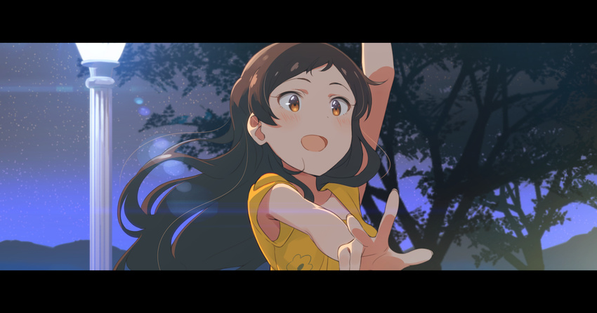 :d anime_coloring armpit_peek bad_id bad_pixiv_id blush brown_eyes brown_hair commentary_request highres idolmaster idolmaster_million_live! kitazawa_shiho la_la_land lamppost lens_flare letterboxed long_hair night open_mouth parody partial_commentary red10 smile solo tree upper_body