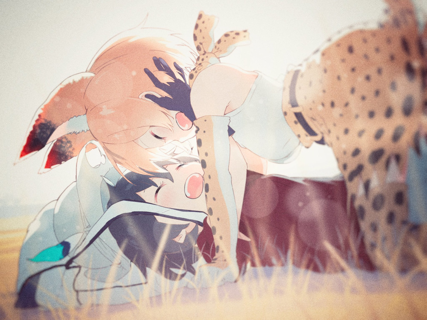 all_fours animal_ears blurry commentary depth_of_field elbow_gloves fur_collar gloves grass hat helmet highres kaban_(kemono_friends) kemono_friends laughing lying mizu_asato multiple_girls on_back pith_helmet serval_(kemono_friends) serval_ears serval_print serval_tail tail