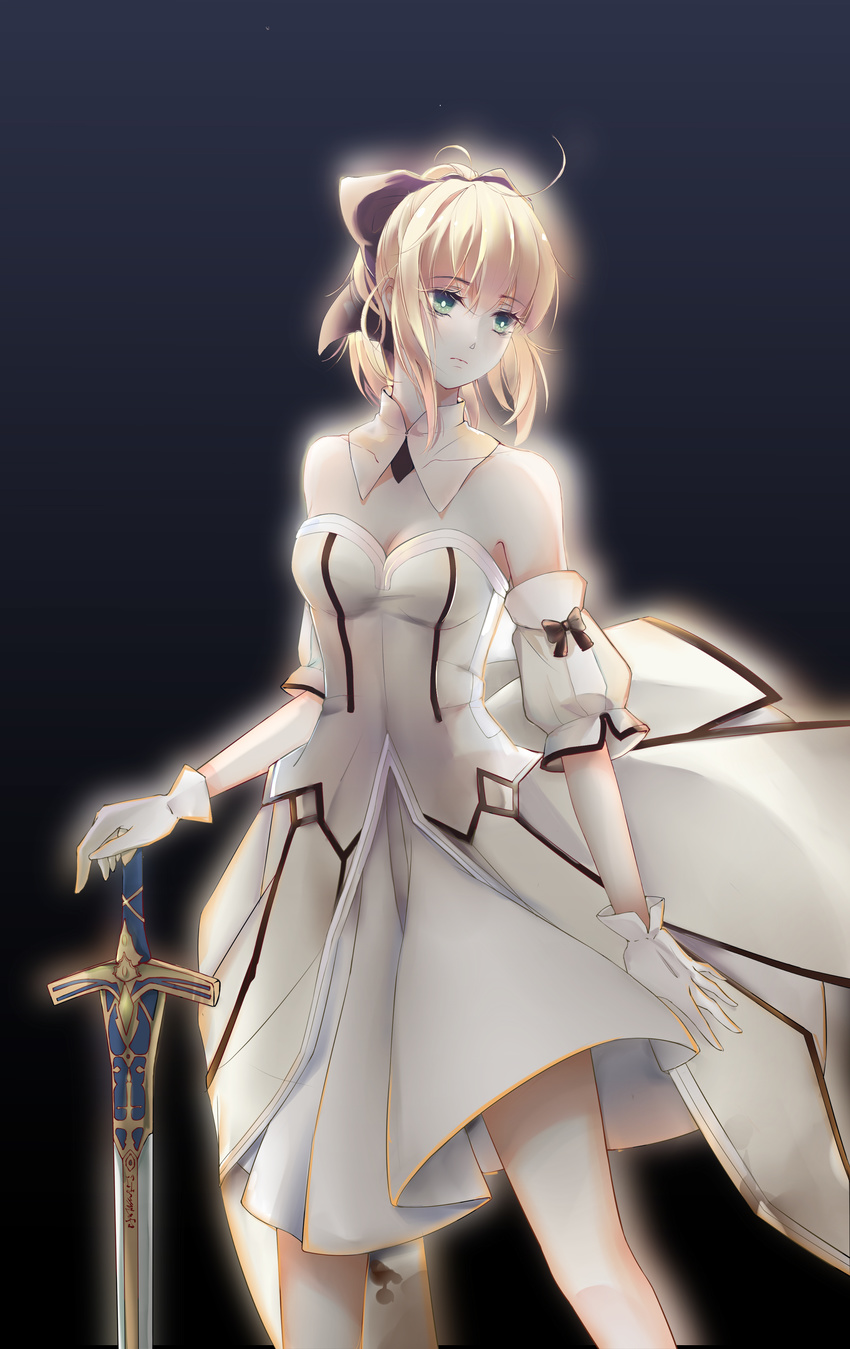 absurdres ahoge artoria_pendragon_(all) bare_shoulders black_ribbon bow breasts caliburn cleavage detached_collar detached_sleeves fate/unlimited_codes fate_(series) gloves gradient gradient_background green_eyes hair_ribbon highres light_frown looking_away medium_breasts ponytail ribbon saber saber_lily solo strapless white_gloves zhongersuyi