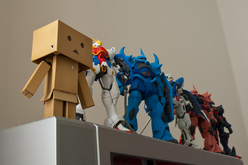 black_eyes box cardboard_box character_request danboo figure minimized photo revoltech standing triangle_mouth yotsubato!