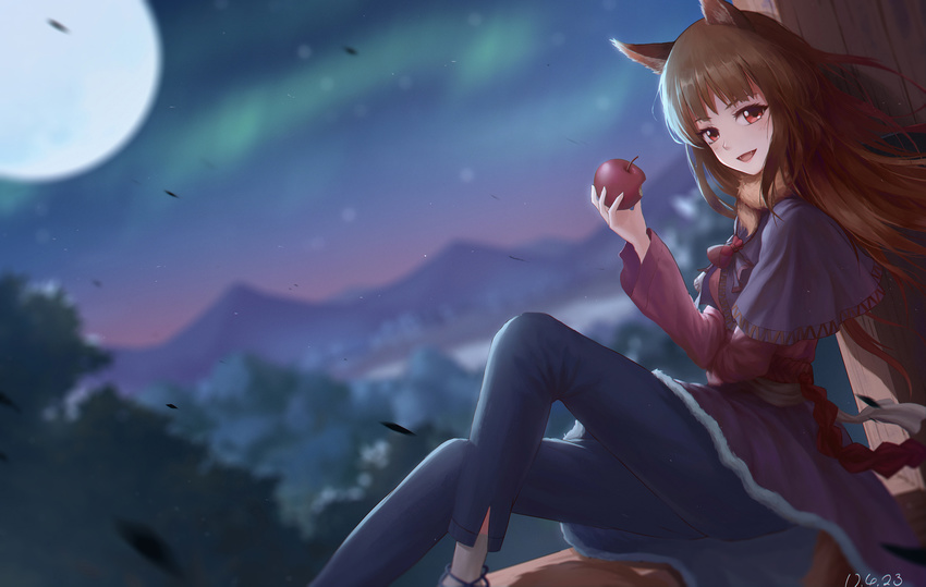 animal_ears apple aurora blurry blurry_background bracelet brown_hair fang food fruit fur_collar highres holding holding_food holding_fruit holo jewelry long_hair looking_at_viewer mountainous_horizon night night_sky open_mouth pants pouch red_eyes sitting sky solo spice_and_wolf tail wind wolf_ears wolf_tail ziran_majiang