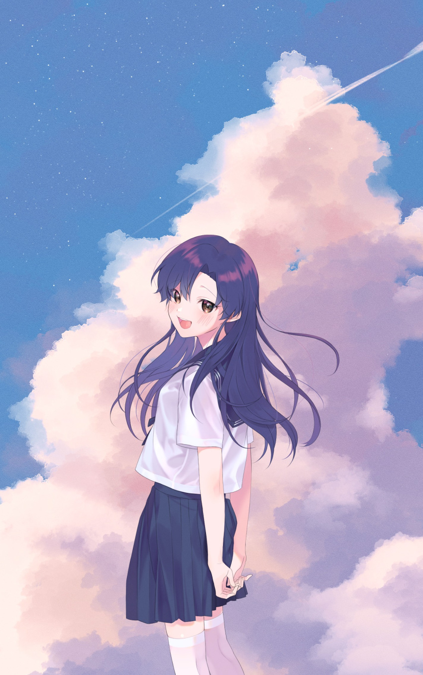 1girl arms_behind_back blue_hair blue_sailor_collar blue_skirt blue_sky blush brown_eyes cloud contrail cowboy_shot dot_nose flat_chest from_behind highres idolmaster idolmaster_(classic) idolmaster_million_live! idolmaster_million_live!_theater_days kisaragi_chihaya long_hair looking_at_viewer looking_back lunim_(roo_0_0) open_mouth pleated_skirt sailor_collar school_uniform serafuku shirt short_sleeves skirt sky smile solo standing teeth thighhighs upper_teeth_only white_serafuku white_shirt white_thighhighs zettai_ryouiki