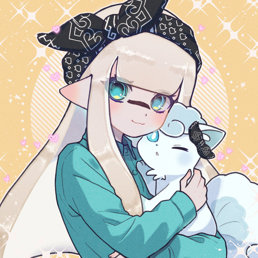 1girl alolan_vulpix black_hairband blue_eyes commentary_request hairband heart highres inkling inkling_girl long_hair motuko1037 one_eye_closed pointy_ears pokemon pokemon_(creature) smile sparkle splatoon_(series) splatoon_3 tentacle_hair upper_body white_hair yellow_background