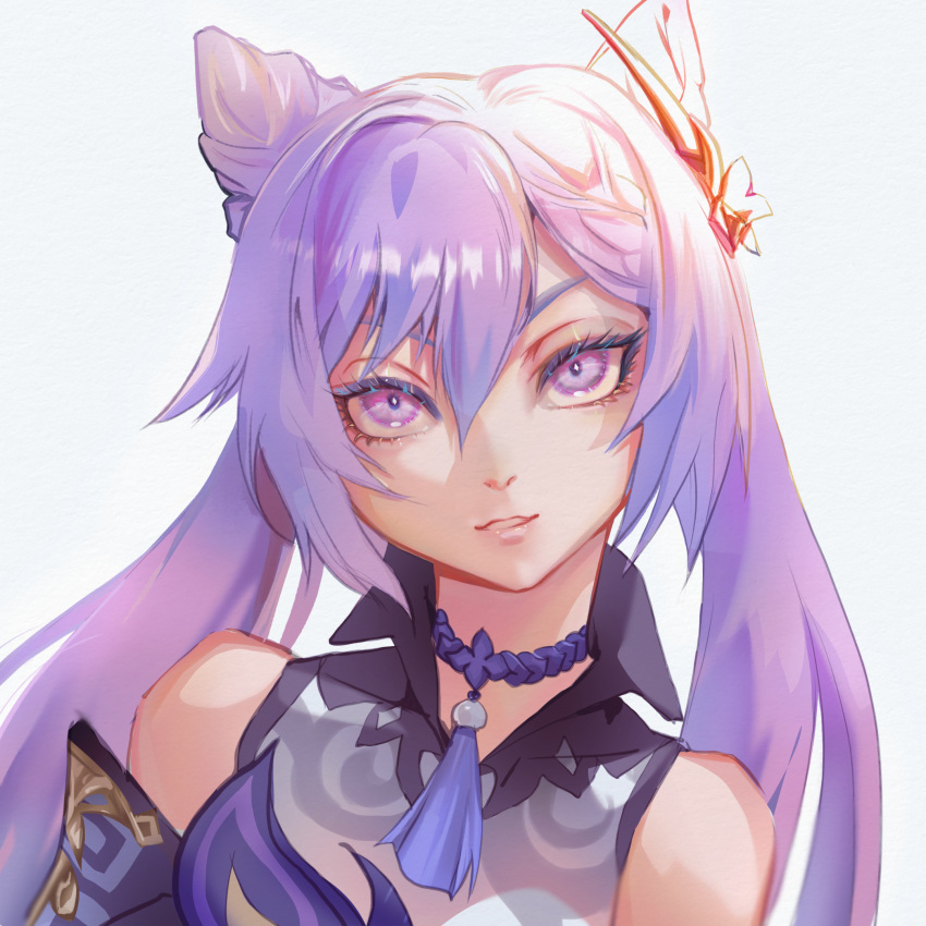 1girl bare_shoulders choker commentary_request genshin_impact grey_background grin hair_between_eyes hair_ornament highres keqing_(genshin_impact) long_hair looking_at_viewer parted_lips purple_choker purple_eyes purple_hair simple_background smile solo twintails upper_body very_long_hair washuu