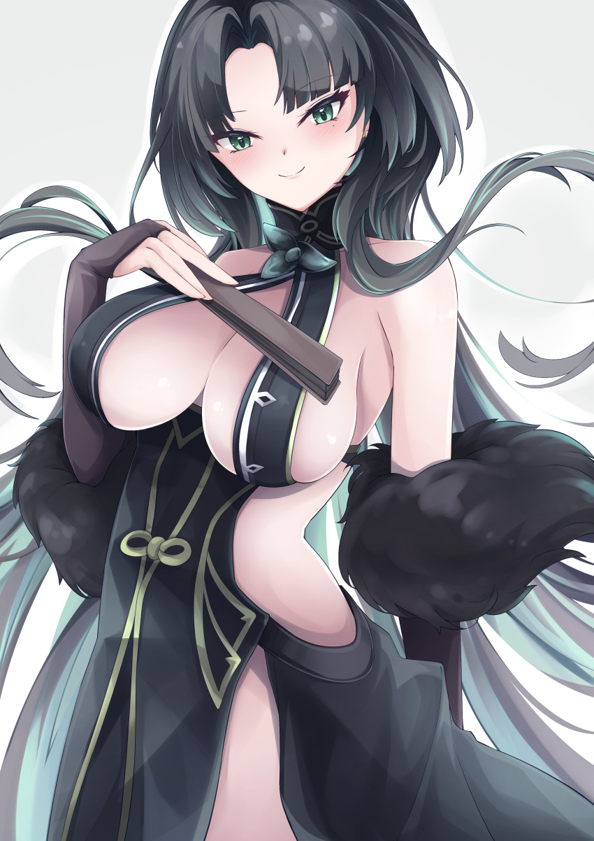 1girl absurdres azur_lane bare_shoulders black_dress black_hair blush breasts bridal_gauntlets cleavage commentary_request dress elbow_gloves folding_fan fur-trimmed_gloves fur_trim gloves hand_fan head_tilt highres holding holding_fan huan_ch'ang_(azur_lane) large_breasts long_hair looking_at_viewer osatou_(soul_of_sugar) side_slit sideboob sidelocks sleeveless sleeveless_dress smile solo very_long_hair