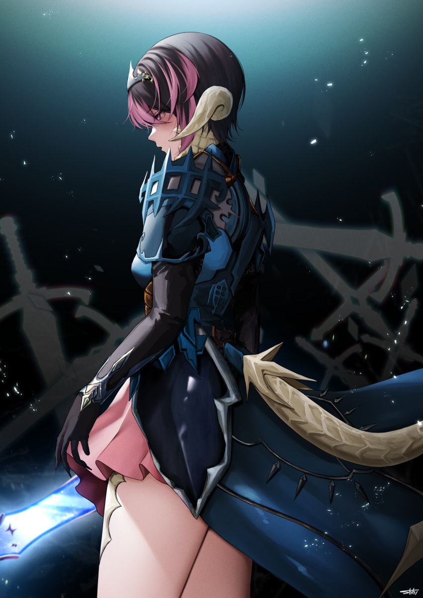 1girl armor au_ra black_gloves cowboy_shot dragon_horns dragon_tail final_fantasy final_fantasy_xiv from_side gloves highres hip_armor holding holding_sword holding_weapon horns pink_eyes scales shhilee short_hair shoulder_armor solo sword tail tiara warrior_of_light_(ff14) weapon