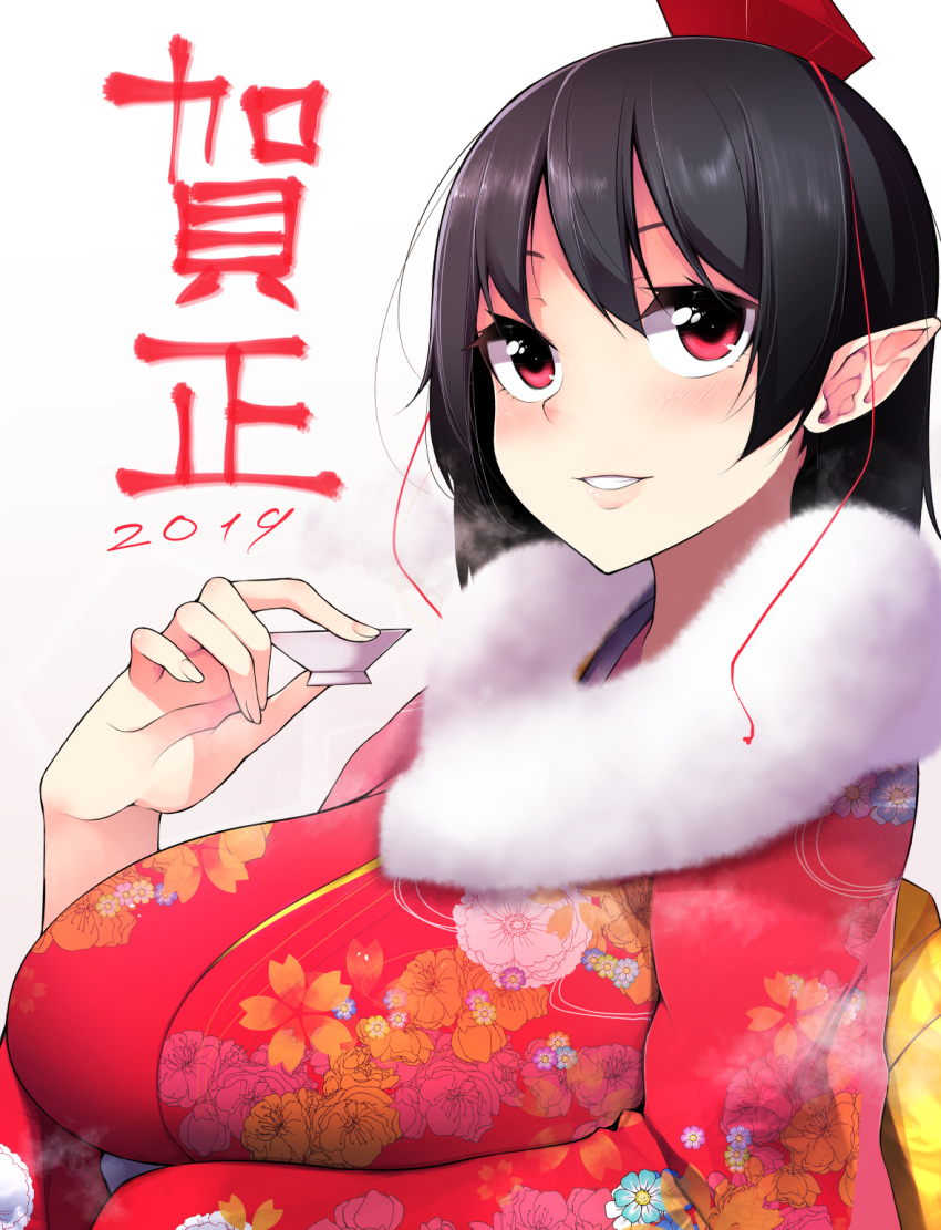 1girl 2019 alternate_costume bangs black_hair breasts cup fingernails floral_print fur_collar hat highres holding japanese_clothes kimono large_breasts lips looking_up new_year obi parted_lips pointy_ears red_eyes red_hat red_kimono sakazuki sash shachi_kamaboko shameimaru_aya short_hair simple_background smile solo tokin_hat touhou white_background