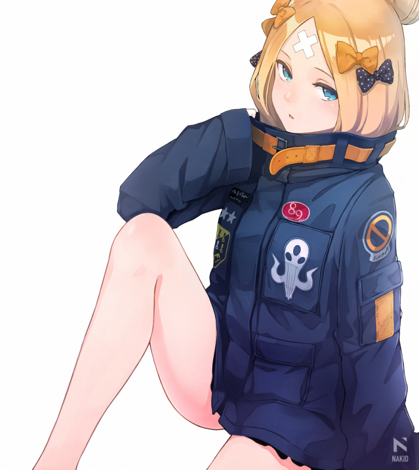 1girl abigail_williams_(fate/grand_order) alternate_hairstyle bandaid_on_forehead bangs belt black_bow black_jacket blonde_hair blue_eyes bow commentary_request crossed_bandaids fate/grand_order fate_(series) forehead hair_bow hair_bun heroic_spirit_traveling_outfit high_collar highres jacket knee_up legs long_hair long_sleeves looking_at_viewer nakid orange_bow parted_bangs parted_lips polka_dot polka_dot_bow revision simple_background sitting sleeves_past_wrists solo white_background