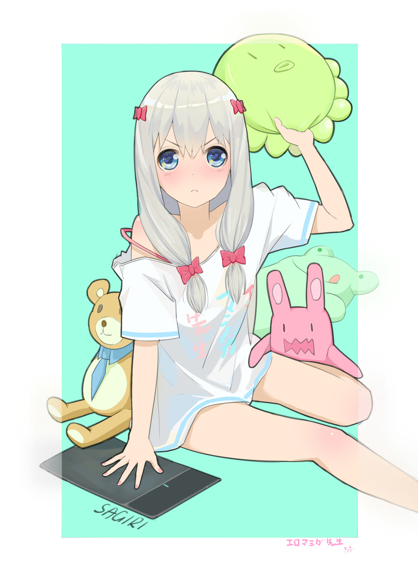 &gt;:( absurdres blue_eyes blush bow character_name clothes_writing eromanga_sensei frown hair_bow heart heart_in_eye highres izumi_sagiri long_hair looking_at_viewer nose_blush pink_bow shi_(user_ptm0299) shirt silver_hair sitting solo strap_slip stuffed_animal stuffed_bunny stuffed_frog stuffed_octopus stuffed_toy stylus symbol_in_eye t-shirt tablet teddy_bear tsundere v-shaped_eyebrows