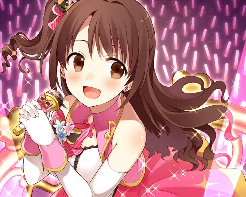 bangs brown_eyes brown_hair chisumi earrings elbow_gloves gloves glowstick holding holding_microphone idolmaster idolmaster_cinderella_girls idolmaster_cinderella_girls_starlight_stage jewelry long_hair microphone one_side_up open_mouth shimamura_uzuki smile solo stage_of_magic upper_body wavy_hair white_gloves