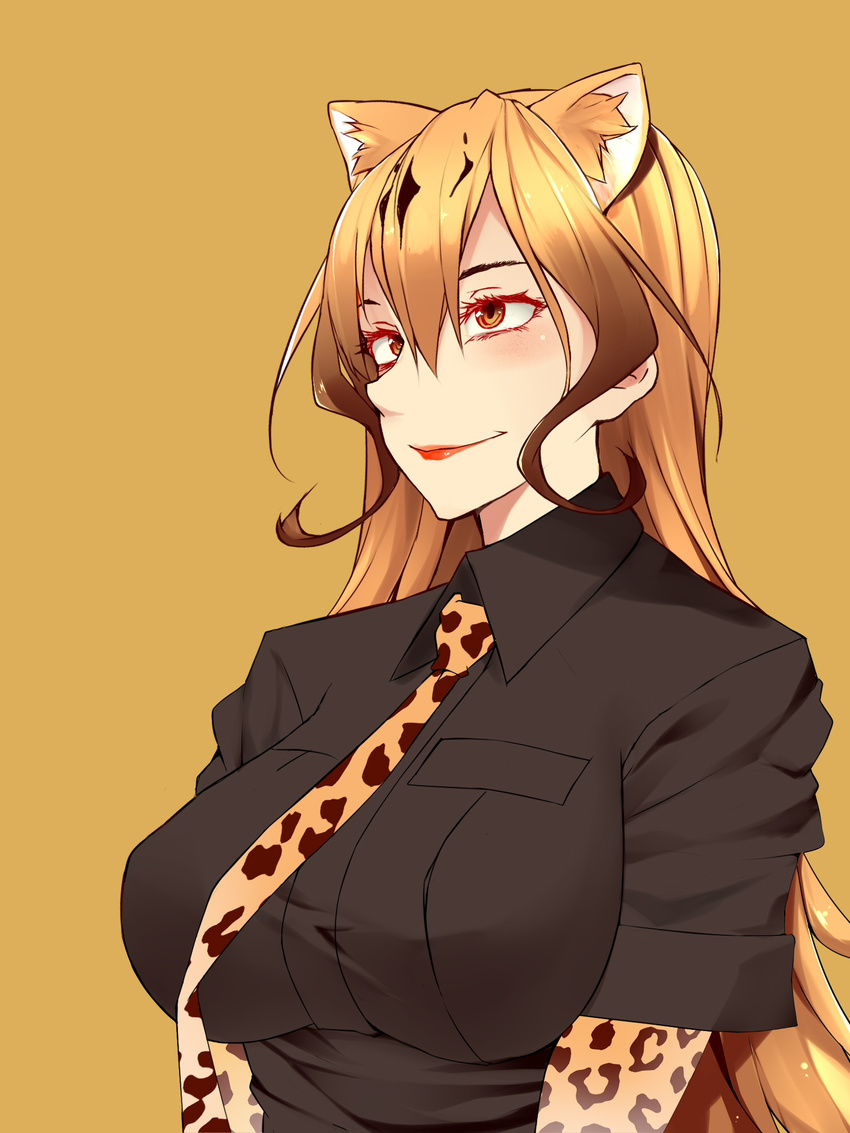 black_hair blonde_hair blush bonkiru breasts brown_hair cheetah_ears highres kemono_friends king_cheetah_(kemono_friends) large_breasts lipstick long_hair makeup multicolored_hair necktie orange_background orange_eyes simple_background solo upper_body