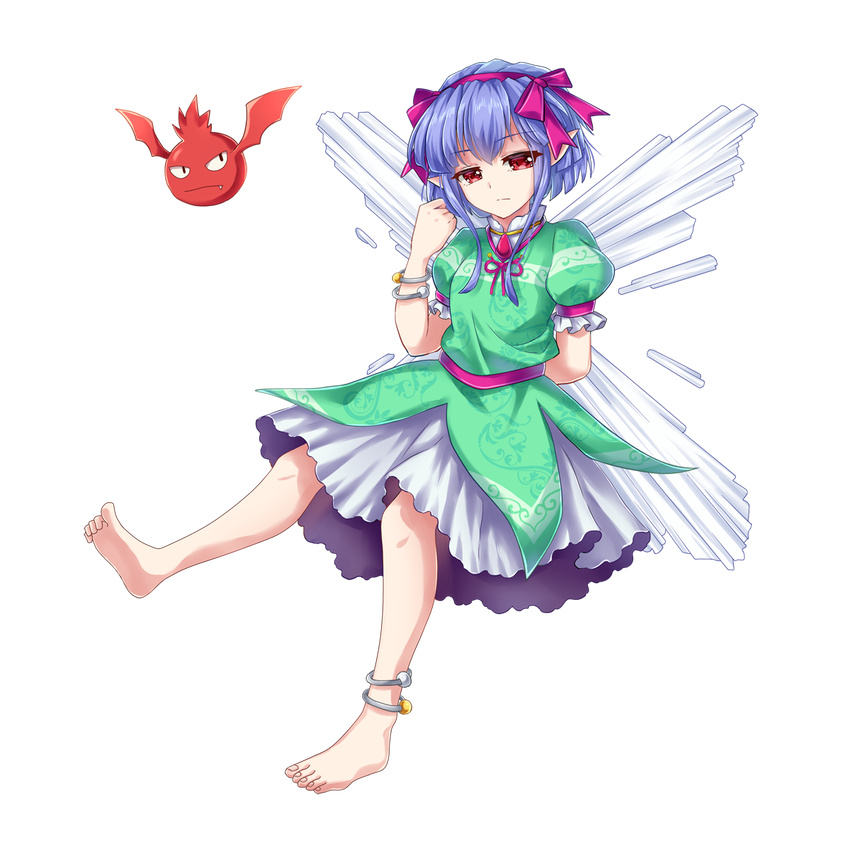 anklet bare_legs barefoot blue_hair bow bracelet closed_mouth derivative_work dress elfin_mint expressionless frills full_body green_dress hair_bow hairband hichou highres jewelry looking_at_viewer original pink_bow pink_hairband pointy_ears red_eyes short_hair solo the_last_comer touhou transparent_background wings