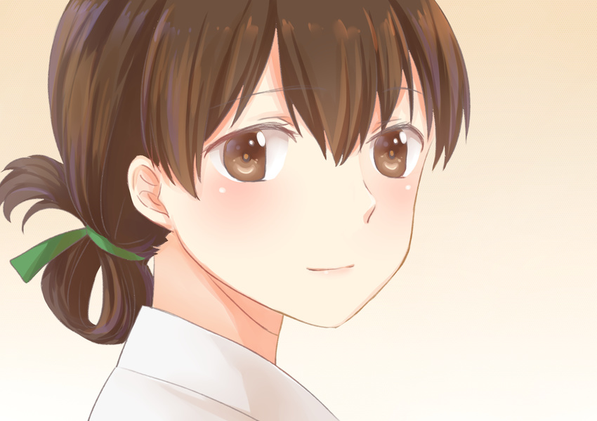 asakawa_shinka blush brown_background brown_eyes brown_hair closed_mouth eyebrows_visible_through_hair folded_ponytail green_ribbon hair_between_eyes hair_ribbon highres japanese_clothes kantai_collection kasuga_maru_(kantai_collection) kimono long_hair looking_at_viewer ribbon simple_background smile solo taiyou_(kantai_collection) upper_body