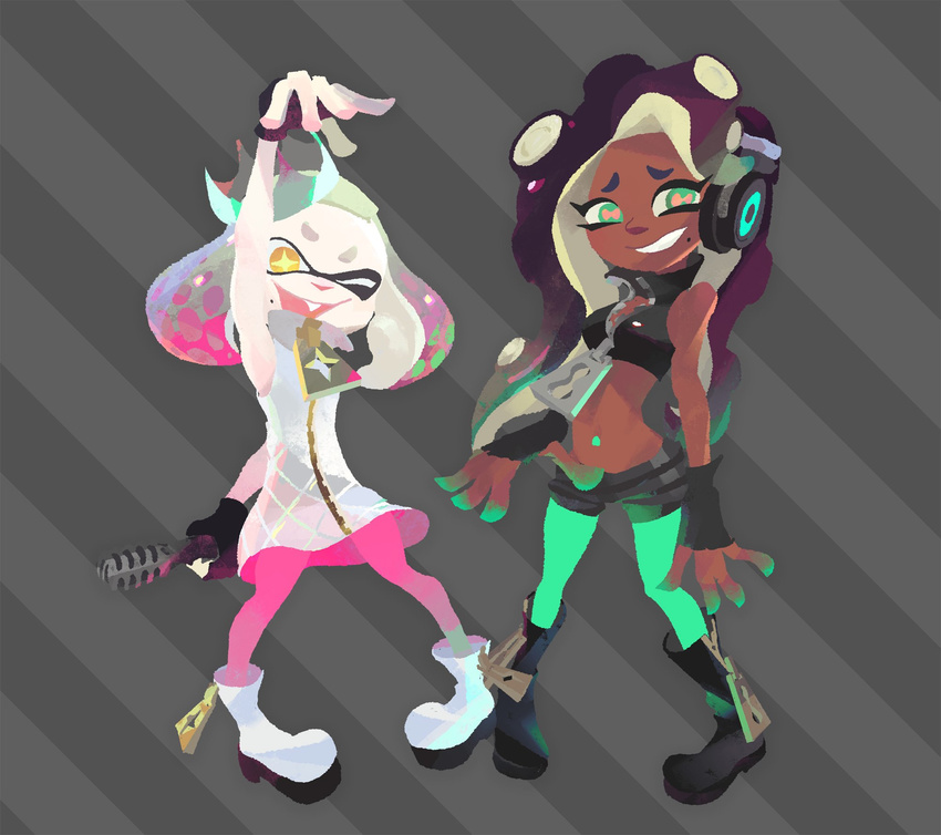 black_footwear black_gloves black_shorts boots cephalopod_eyes commentary_request crop_top crown dark_skin fang fingerless_gloves gloves gradient_hair green_eyes green_hair green_legwear grey_background grin headphones highres hime_(splatoon) iida_(splatoon) inoue_seita looking_at_viewer microphone midriff multicolored_hair multiple_girls navel_piercing nintendo no_lineart octarian official_art one_eye_closed open_mouth pantyhose partially_unzipped piercing pink_legwear purple_hair shorts sleeveless smile splatoon_(series) splatoon_2 striped striped_background tentacle_hair unzipped white_footwear white_hair yellow_eyes zipper zipper_pull_tab