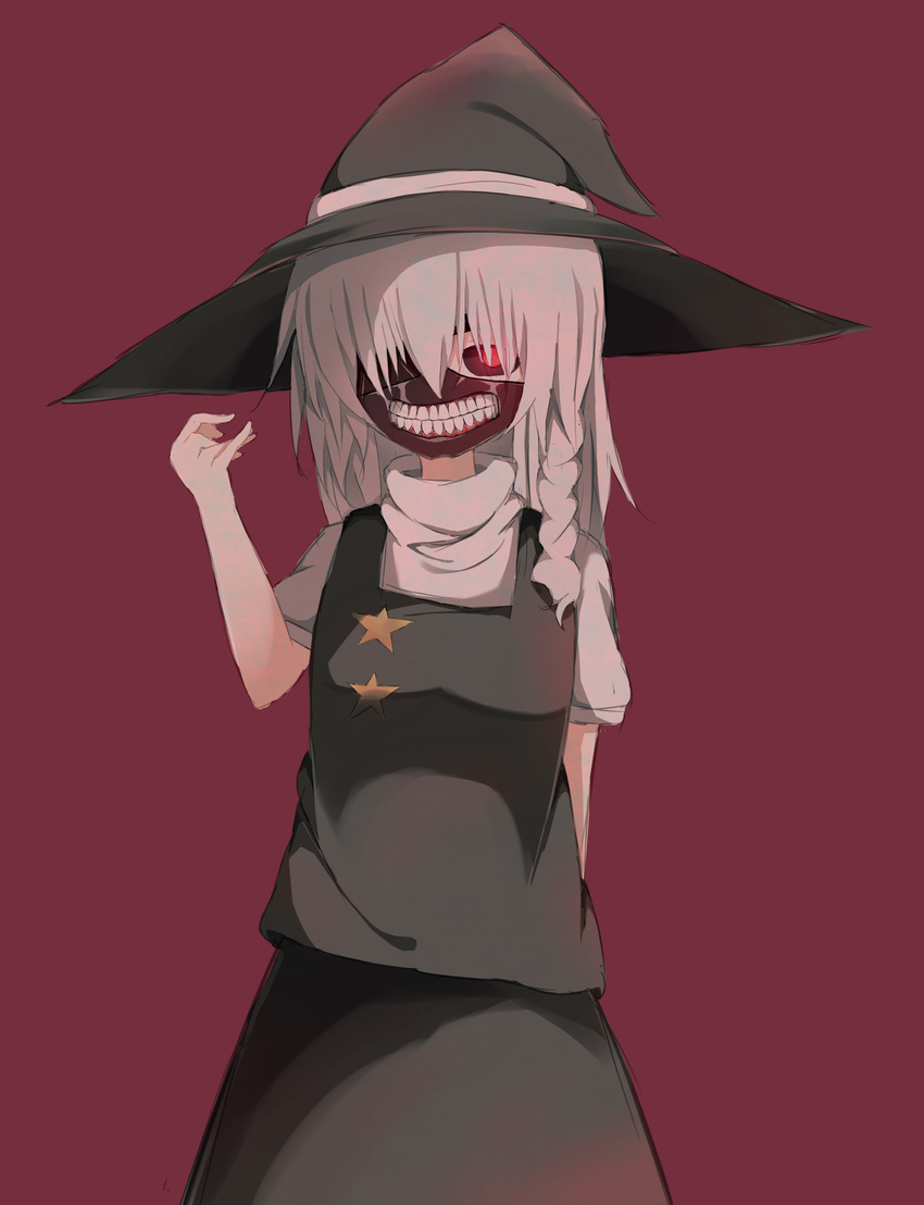 akabeco black_hat cookie_(touhou) cosplay hat highres kaneki_ken kaneki_ken_(cosplay) kirisame_marisa long_hair looking_at_viewer parted_lips red_background red_eyes short_sleeves solo suzu_(cookie) teeth tokyo_ghoul touhou white_hair witch_hat