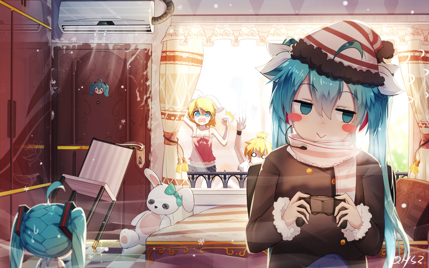 3girls :&gt; @_@ against_window ahoge air_conditioner bai_yemeng blonde_hair blush_stickers camisole chair chibi coat commentary_request controller curtains door hat hatsune_miku headset highres kagamine_len kagamine_rin long_hair looking_away midriff multiple_girls open_mouth revision scarf short_shorts shorts snowflakes striped_hat stuffed_animal stuffed_bunny stuffed_toy trolling twintails vocaloid window