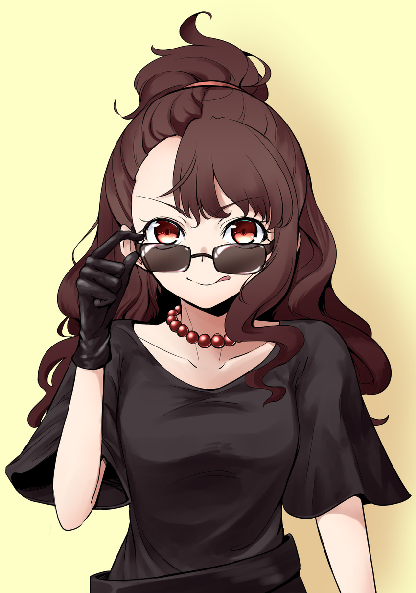 :q alternate_costume asymmetrical_bangs bangs black-framed_eyewear black_dress black_gloves brown_hair closed_mouth collarbone dress eyebrows_visible_through_hair gloves hand_up highres jewelry kagari_atsuko little_witch_academia long_hair looking_at_viewer necklace orinpachu pearl_necklace ponytail red_eyes removing_sunglasses short_sleeves simple_background smile solo sunglasses tongue tongue_out upper_body v-shaped_eyebrows wavy_hair yellow_background