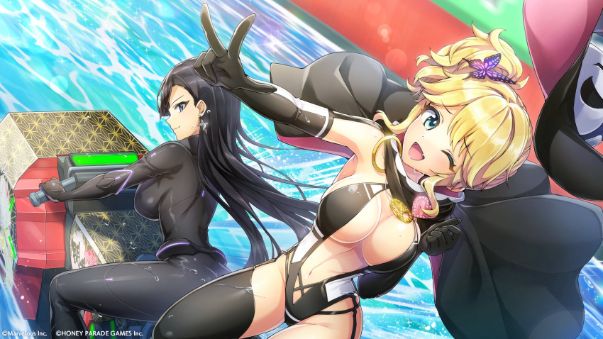 2girls black_cape bodysuit cape cosplay dolphin_wave earrings elbow_gloves fang garter_straps gloves green_eyes hat highres izumi_kiri jewelry kurose_minami long_hair looking_back multiple_girls official_art one_eye_closed ootomo_takuji open_mouth purple_eyes senran_kagura shiki_(senran_kagura) shiki_(senran_kagura)_(cosplay) short_hair side_ponytail thighhighs v very_long_hair