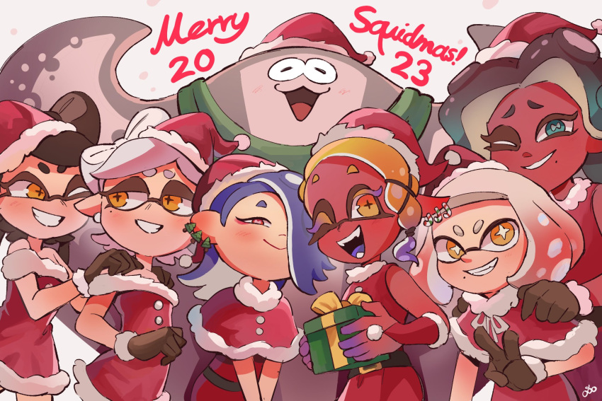 +_+ 1boy 6+girls big_man_(splatoon) black_gloves callie_(splatoon) capelet cephalopod_eyes christmas christmas_present dress fangs frye_(splatoon) fur-trimmed_capelet fur-trimmed_dress fur-trimmed_gloves fur_trim gift gloves hat highres looking_at_viewer marie_(splatoon) marina_(splatoon) mole mole_under_eye mole_under_mouth multiple_girls ooorangeocto99 pearl_(splatoon) pointy_ears santa_dress santa_hat shiver_(splatoon) splatoon_(series) splatoon_1 splatoon_2 splatoon_3 symbol-shaped_pupils tentacle_hair