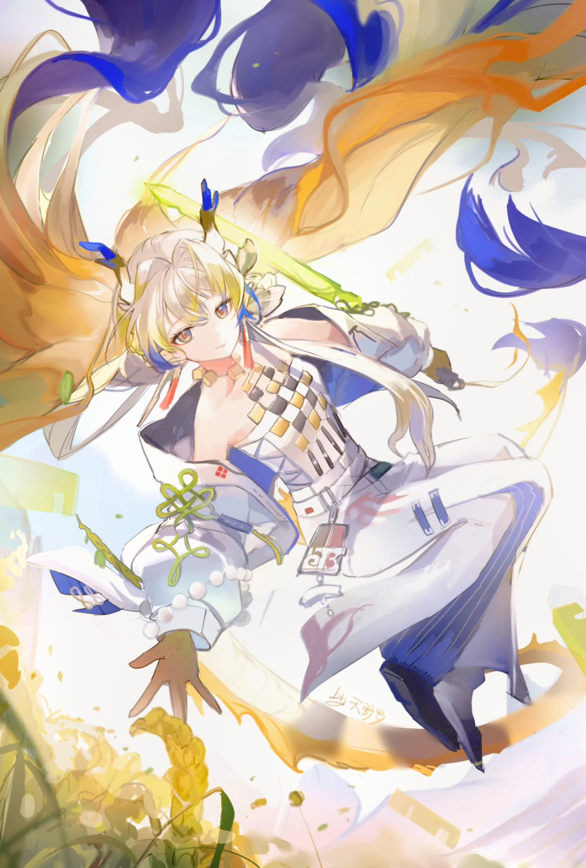 1girl arknights bare_shoulders blonde_hair blue_hair dragon_girl dragon_horns grey_hair highres horns long_hair looking_at_viewer multicolored_hair pointy_ears purple_horns shirt shu_(arknights) smile solo strapless strapless_shirt tianye_toshi very_long_hair