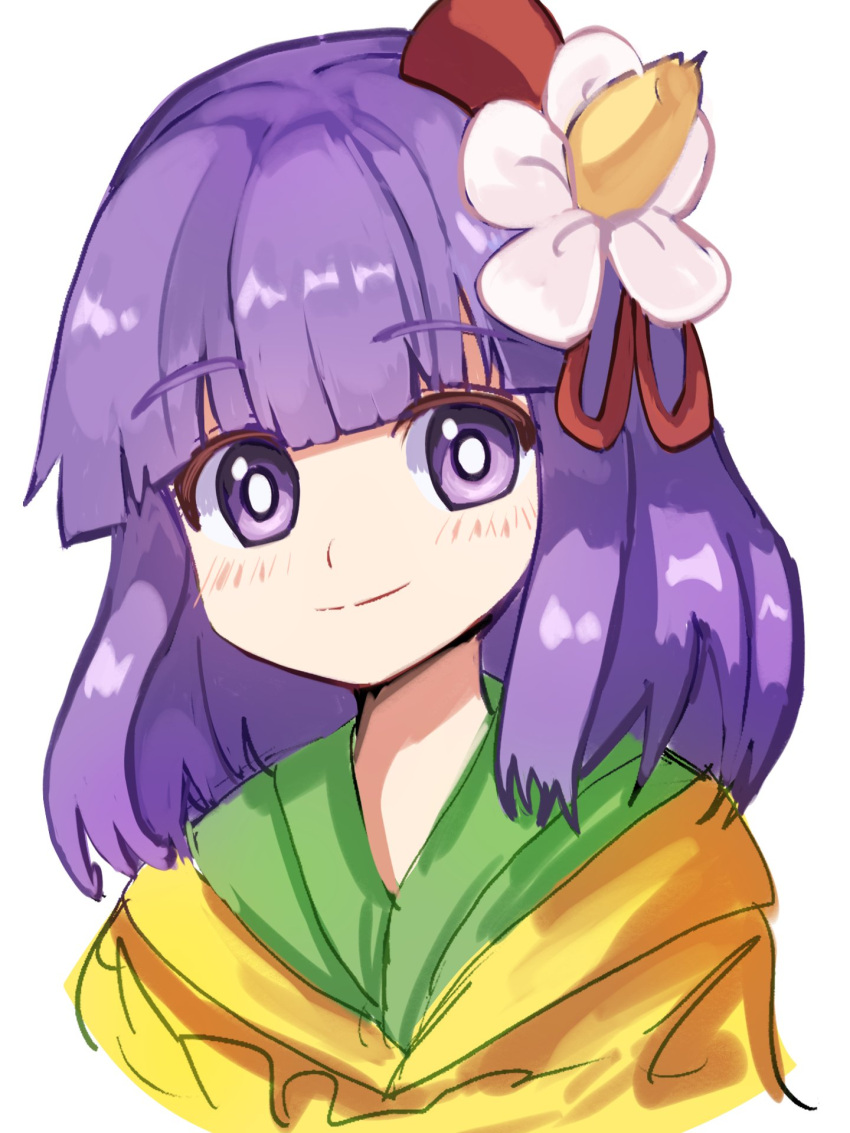 1girl blunt_bangs blush closed_mouth commentary_request flower green_kimono hair_flower hair_ornament happy head_tilt hieda_no_akyuu highres japanese_clothes kimono medium_hair plus2sf purple_eyes purple_hair simple_background smile solo touhou upper_body white_background white_flower yellow_kimono