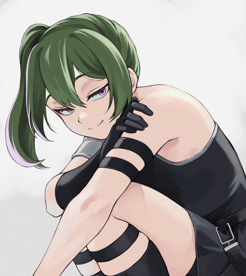 1girl absurdres arm_strap armlet black_dress black_footwear black_gloves commentary_request dress feet_out_of_frame fengling_(furin-jp) gloves green_hair grey_background highres looking_at_viewer purple_eyes side_ponytail smile solo sousou_no_frieren thigh_strap thighs ubel_(sousou_no_frieren)