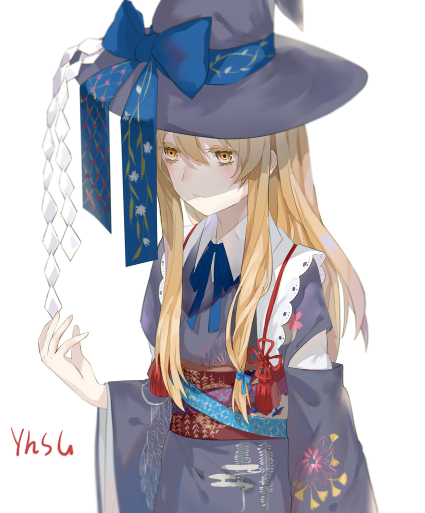 1girl absurdres alternate_costume artist_name blonde_hair blue_ribbon blurry blush collared_shirt colored_eyelashes commentary_request cowboy_shot egasumi expressionless flat_chest floral_print hair_between_eyes hand_up hat hat_ribbon highres japanese_clothes kimono kirisame_marisa layered_clothes light long_hair long_sleeves obi parted_lips partial_commentary photoshop_(medium) pink_lips ribbon rope sash shaded_face shimenawa shippou_(pattern) shirt sidelocks simple_background solo touhou white_background white_shirt wide_sleeves witch_hat yellow_eyes yhsg