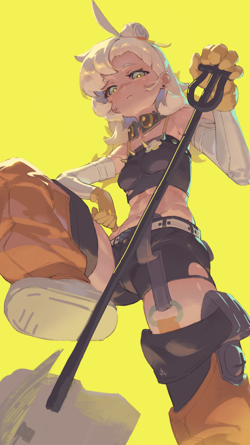 1girl absurdres ae_h1ryu black_shorts black_tube_top blonde_hair blush breasts closed_mouth crop_top detached_pants detached_sleeves earrings from_below gloves goggles goggles_around_neck hair_ornament highres holding holding_shovel jewelry leg_up looking_at_viewer looking_down midriff navel orange_pants pants piper_wheel shoes shorts shovel solo spiked_shirt standing standing_on_one_leg stomach strapless tube_top white_eyes white_shoes white_sleeves yellow_background yellow_gloves yellow_pupils zenless_zone_zero