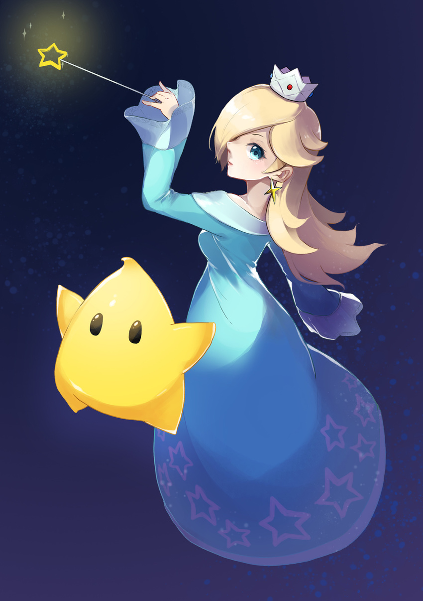 blue_dress blue_eyes bon_(bonbon315) chiko_(mario) crown dark_background dress earrings full_body hair_over_one_eye hand_up highres jewelry light_brown_hair long_hair looking_at_viewer looking_back mario_(series) rosetta_(mario) standing star star_earrings super_mario_bros. super_mario_galaxy super_smash_bros. wand wide_sleeves