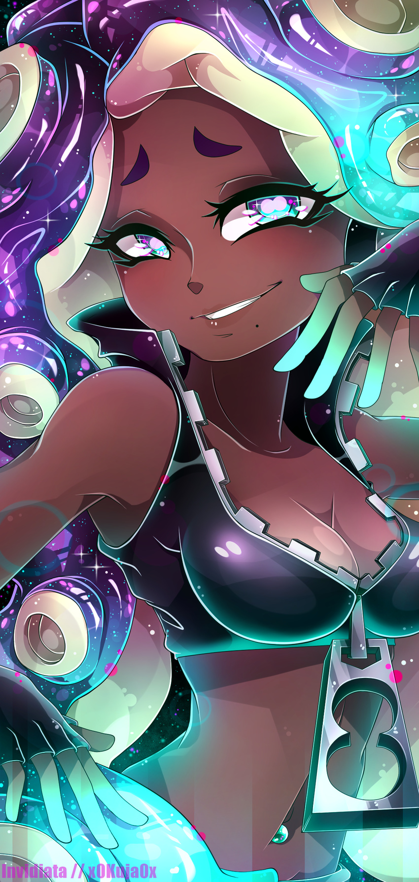 aqua_eyes aqua_hair aqua_skin arched_back arm_at_side armpit_peek artist_name bare_arms bare_shoulders bioluminescence black_gloves black_vest breasts cephalopod_eyes cleavage collarbone collared_vest commentary_request crop_top cropped_vest dark_skin fingerless_gloves gloves glowing glowing_hair glowing_hand glowing_skin grin half-closed_eyes hand_up headphones high_collar highres iida_(splatoon) invidiata lips long_hair looking_at_viewer medium_breasts midriff mole mole_under_mouth multicolored multicolored_hair multicolored_skin navel navel_piercing octarian parted_lips piercing pink_pupils pose purple_hair smile solo sparkle splatoon_(series) splatoon_2 stomach suction_cups tentacle_hair unzipped upper_body vest zipper zipper_pull_tab