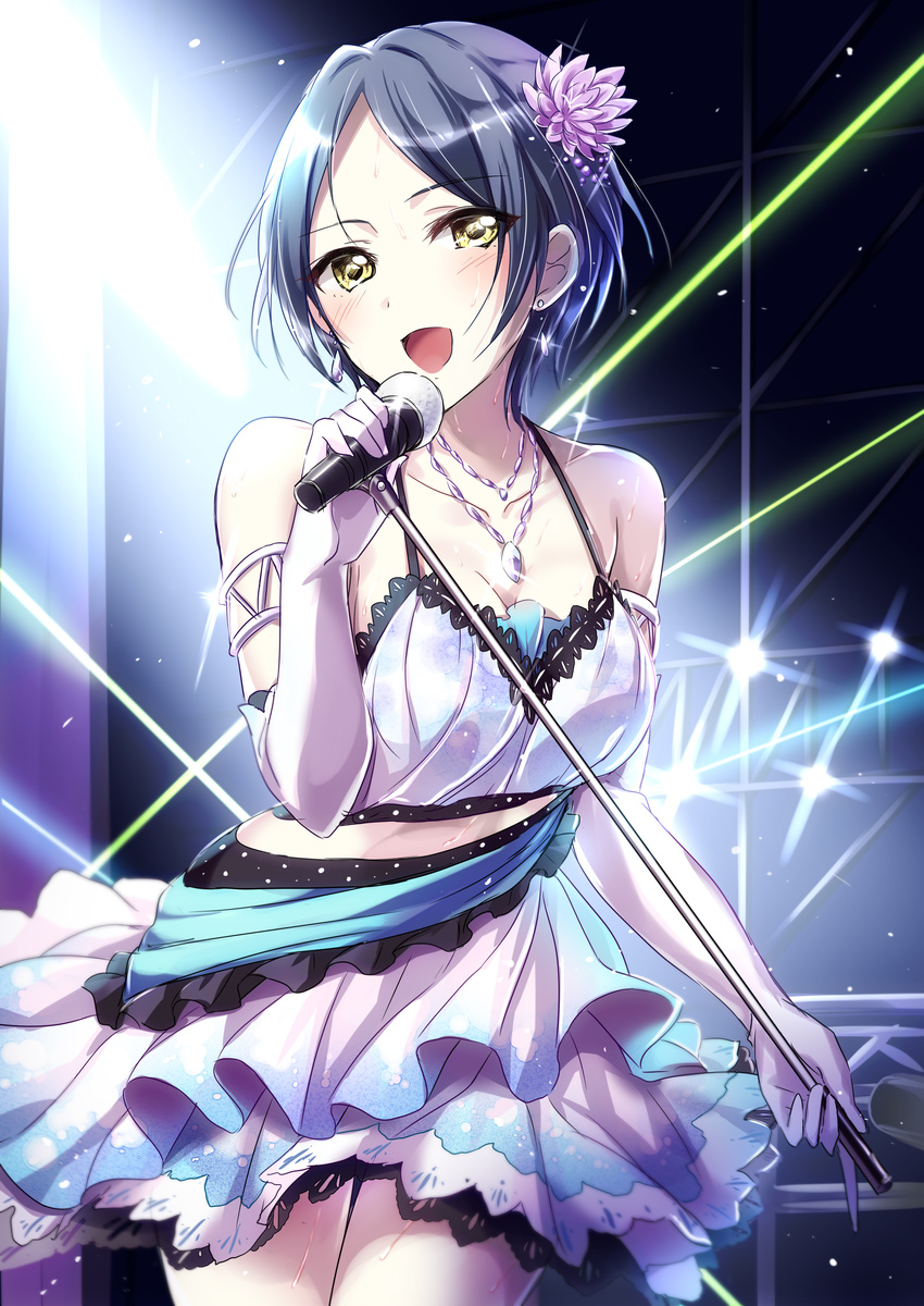 :d absurdres armlet bangs bare_shoulders blue_hair blush collarbone dress earrings elbow_gloves flower gloves hair_flower hair_ornament hayami_kanade highres idolmaster idolmaster_cinderella_girls jewelry laser lighting looking_at_viewer microphone microphone_stand midriff_peek necklace oimo open_mouth parted_bangs sash short_hair smile solo stage stage_lights sweat thighs white_dress white_gloves yellow_eyes