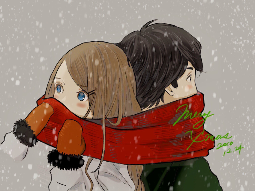 1girl back-to-back black_hair blue_eyes blush brown_hair coat commentary_request dated english eyebrows_visible_through_hair fur_trim gloves green_coat grey_background hair_ornament hairclip highres long_hair long_sleeves merry_christmas orange_gloves original sako_(user_ndpz5754) scarf shared_scarf snow white_coat