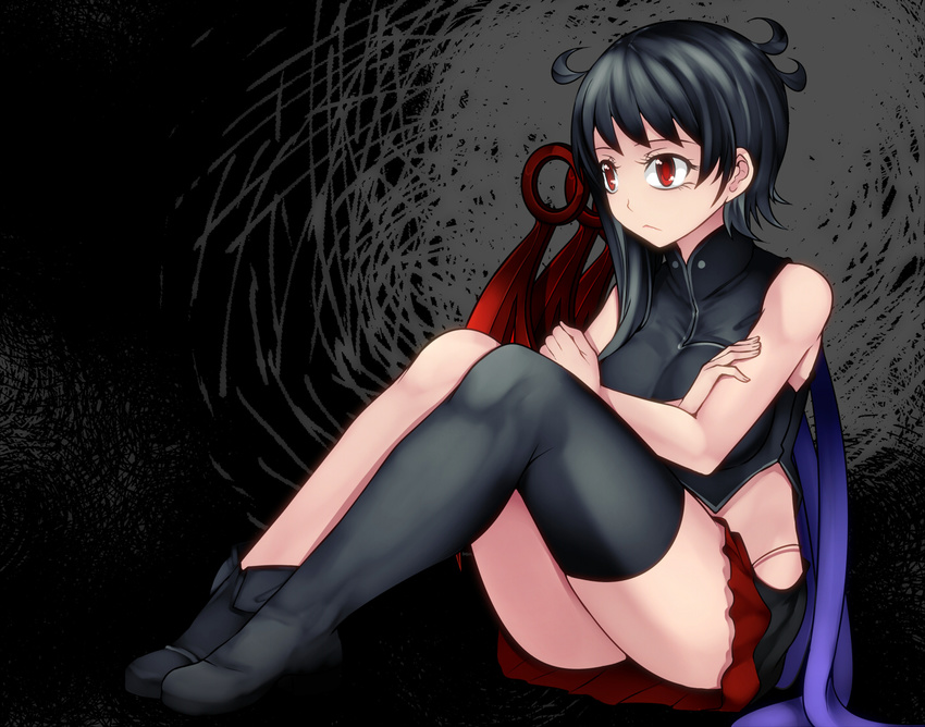 :&lt; alternate_costume aoshima asymmetrical_hair asymmetrical_legwear asymmetrical_wings bare_arms bare_legs bare_shoulders black_hair black_legwear black_vest closed_mouth commentary crossed_arms expressionless from_side full_body hand_on_own_arm houjuu_nue knees_up looking_afar medium_hair midriff miniskirt red_eyes red_skirt shoes short_hair single_shoe single_thighhigh sitting skirt solo stomach thighhighs touhou vest wings zettai_ryouiki