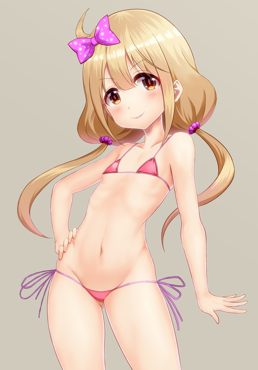 &gt;:) ahoge arm_at_side ass_visible_through_thighs bangs bikini blonde_hair blush bow brown_eyes closed_mouth collarbone contrapposto cowboy_shot eyebrows_visible_through_hair flat_chest futaba_anzu grey_background groin hair_bobbles hair_bow hair_ornament hand_on_hip highres idolmaster idolmaster_cinderella_girls lips long_hair looking_at_viewer low-tied_long_hair low_twintails micro_bikini navel pink_bikini polka_dot polka_dot_bow purple_bow shiny shiny_hair side-tie_bikini simple_background smile solo standing stomach swimsuit taka_(takahirokun) tareme thighs twintails v-shaped_eyebrows