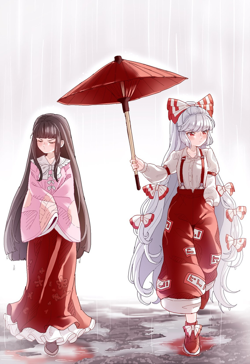 bangs black_hair blunt_bangs bow check_commentary closed_eyes commentary_request fujiwara_no_mokou hair_bow hand_in_pocket highres hime_cut holding holding_umbrella houraisan_kaguya japanese_clothes kimono long_hair long_sleeves multiple_girls oriental_umbrella outdoors pants pink_kimono puffy_long_sleeves puffy_sleeves rain red_eyes red_footwear red_pants satomachi shared_umbrella shirt shoes sidelocks silver_hair standing suspenders touhou tsundere umbrella very_long_hair walking white_bow white_shirt