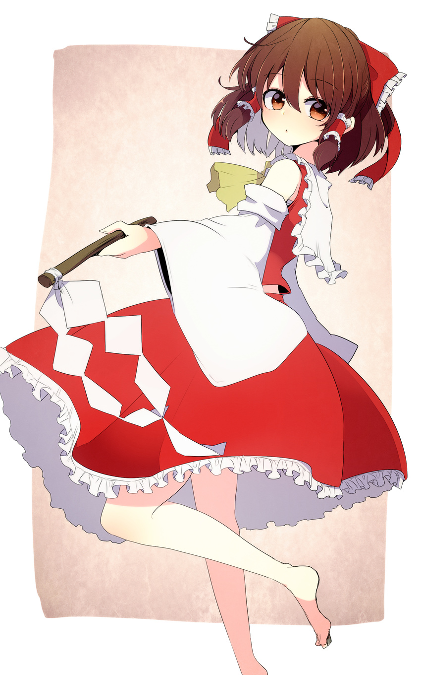 absurdres aoi_(annbi) ascot bangs barefoot bow brown_eyes brown_hair detached_sleeves eyebrows_visible_through_hair from_side gohei hair_between_eyes hair_bow hair_ribbon hair_tubes hakurei_reimu highres holding long_sleeves looking_at_viewer neckerchief nontraditional_miko red_bow red_skirt ribbon sarashi shide short_hair skirt skirt_set solo standing standing_on_one_leg touhou wide_sleeves