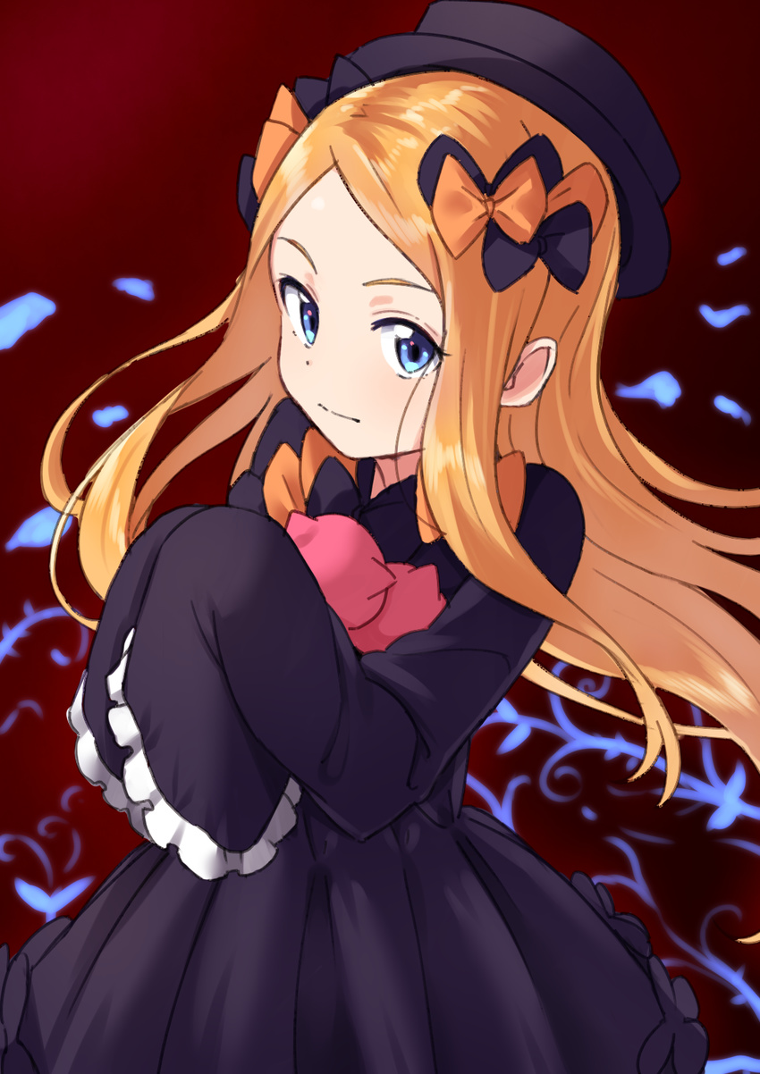 abigail_williams_(fate/grand_order) bad_id bad_pixiv_id bangs black_bow black_dress black_hat blonde_hair blue_eyes bow bug butterfly closed_mouth commentary dress fate/grand_order fate_(series) frilled_sleeves frills hair_bow hat highres insect long_hair long_sleeves looking_at_viewer orange_bow parted_bangs red_background sleeves_past_fingers sleeves_past_wrists solo stuffed_animal stuffed_toy teddy_bear tsukiman very_long_hair