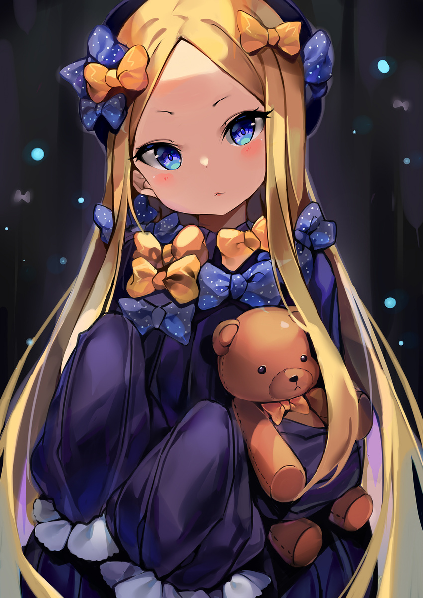 abigail_williams_(fate/grand_order) black_dress blonde_hair blue_eyes blush bow dress fate/grand_order fate_(series) hair_bow highres long_hair looking_at_viewer sleeves_past_fingers sleeves_past_wrists solo stuffed_animal stuffed_toy teddy_bear tem10