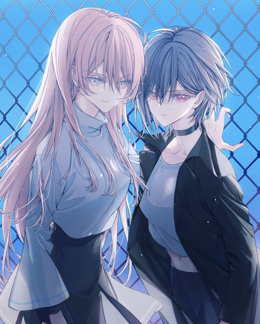 2girls bang_dream! bang_dream!_it's_mygo!!!!! black_choker black_jacket black_skirt blackfangs blue_sky chain-link_fence chihaya_anon chinese_commentary choker closed_mouth commentary_request fence frown grey_eyes grey_hair grey_shirt highres jacket light_particles long_hair long_sleeves looking_at_viewer multiple_girls open_clothes open_jacket outdoors pink_hair purple_eyes shirt short_hair skirt sky smile takamatsu_tomori upper_body