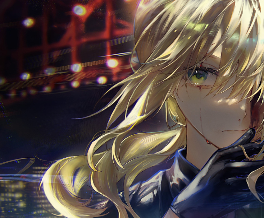 1girl artoria_caster_(fate) artoria_caster_(second_ascension)_(fate) artoria_pendragon_(fate) black_gloves blonde_hair blood blood_on_face city cloak closed_mouth fate/grand_order fate_(series) gloves green_eyes highres long_hair night night_sky nigiri one_eye_closed sky