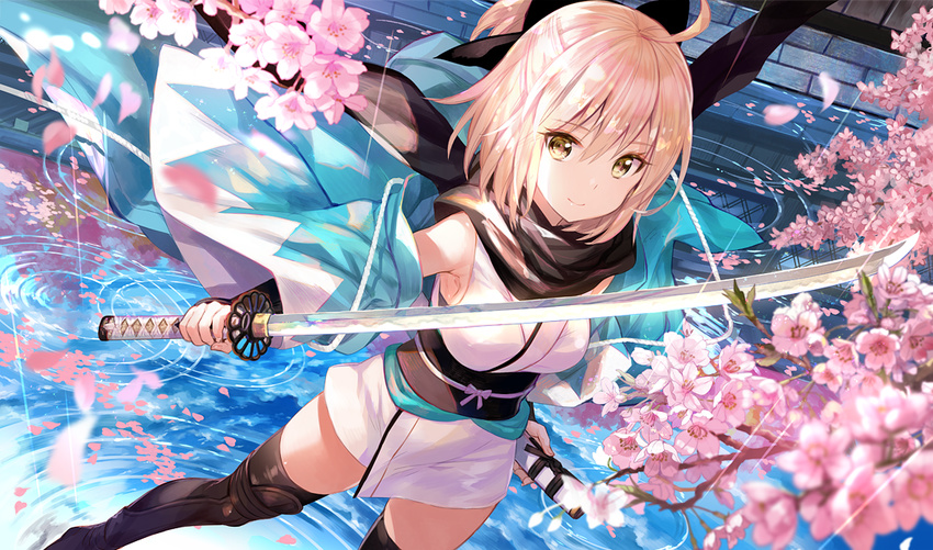 ahoge armpits bangs bare_shoulders black_bow black_footwear black_scarf blonde_hair blush boots bow breasts cherry_blossoms closed_mouth fate_(series) fuji_choko hair_bow half_updo holding holding_sword holding_weapon japanese_clothes katana kimono koha-ace long_sleeves looking_at_viewer medium_breasts off_shoulder okita_souji_(fate) okita_souji_(fate)_(all) open_clothes ponytail reflection ripples sash scarf shiny shiny_hair short_hair smile solo standing sword thigh_boots thighhighs tree_branch unsheathed water weapon white_bow white_kimono wide_sleeves yellow_eyes zettai_ryouiki