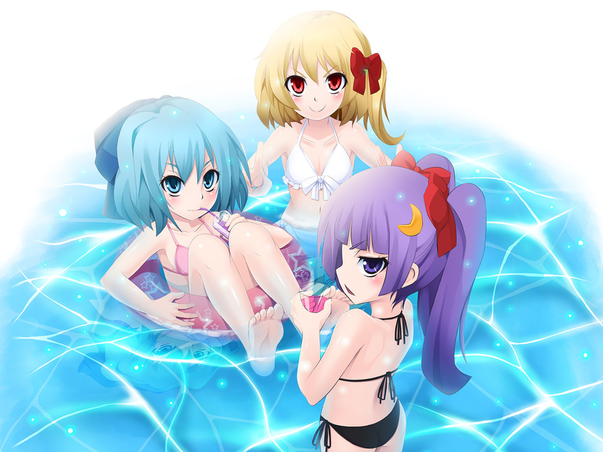 &gt;:) afloat alternate_hairstyle bad_id bad_pixiv_id barefoot bikini blonde_hair blue_eyes blue_hair bow cirno crescent crescent_hair_ornament drink flandre_scarlet hair_bow hair_ornament highres innertube kedama_keito long_hair multiple_girls patchouli_knowledge ponytail purple_eyes purple_hair red_eyes short_hair side_ponytail smile swimsuit touhou v v-shaped_eyebrows wading water