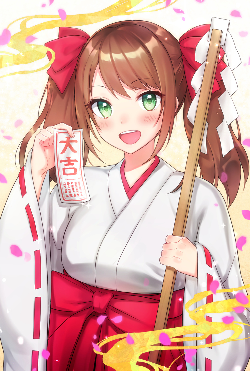 :d akariko bangs blush brown_hair commentary commentary_request eyebrows_visible_through_hair gohei green_eyes hair_ribbon hakama highres holding idolmaster idolmaster_side-m japanese_clothes kimono long_hair long_sleeves looking_at_viewer male_focus miko mizushima_saki omikuji open_mouth otoko_no_ko petals red_hakama red_ribbon ribbon ribbon-trimmed_sleeves ribbon_trim shide shiny shiny_hair sidelocks smile solo sparkle swept_bangs translated twintails upper_body white_kimono wide_sleeves yellow_background