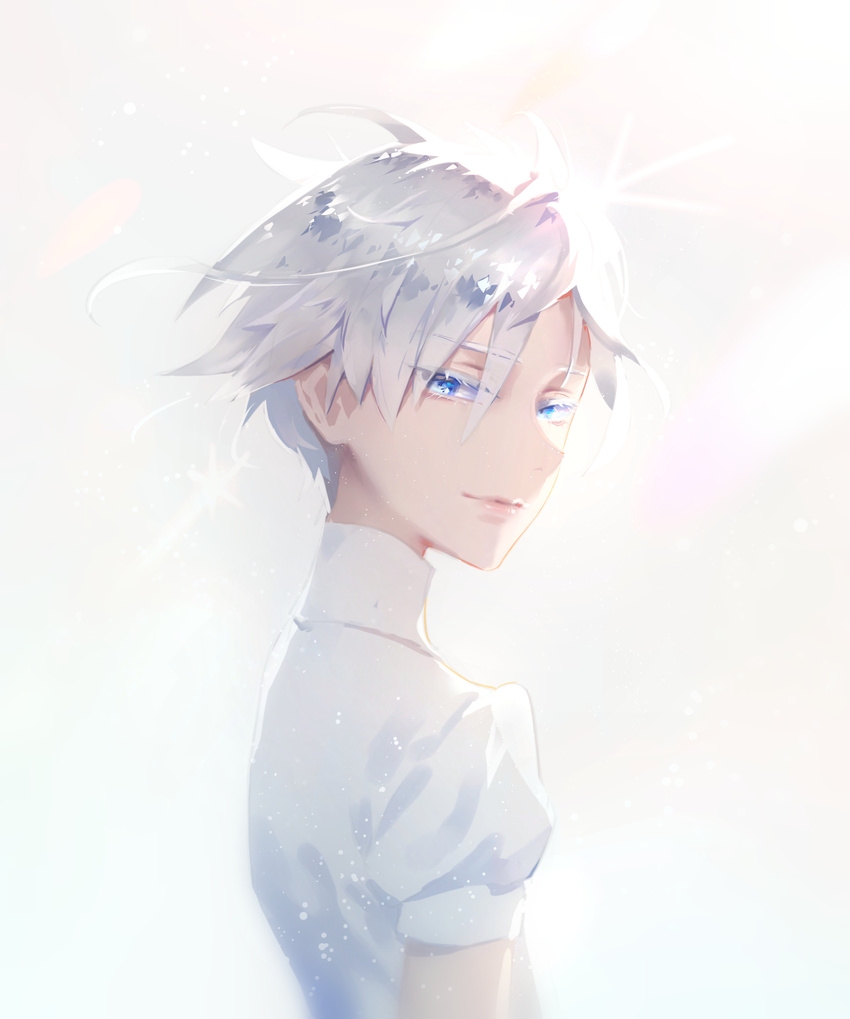 androgynous antarcticite blue_eyes gem_uniform_(houseki_no_kuni) highres houseki_no_kuni karesuki looking_at_viewer short_hair short_sleeves smile solo white_hair