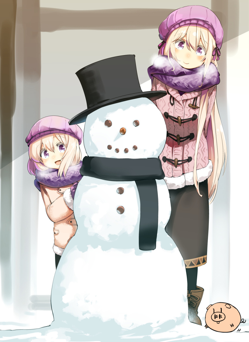 age_difference alternate_hairstyle bow coat dual_persona hat highres hota latina_(uchi_no_musume_no_tame_naraba) long_hair multiple_girls older scarf silver_hair snow snowman twintails uchi_no_musume_no_tame_naraba_ore_wa_moshikashitara_maou_mo_taoseru_kamo_shirenai. winter winter_clothes winter_coat