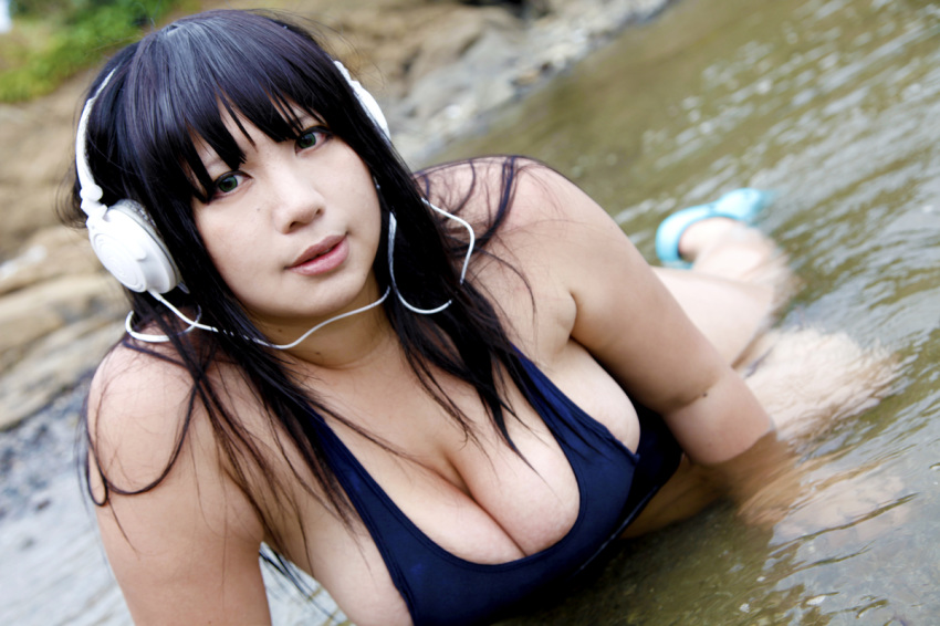 1girl black_hair blue_eyes breasts chouzuki_maryou cosplay headphones hips idumi_hoshi idumi_hoshi_(cosplay) large_breasts little_mermaid_alone photo plump solo thick_thighs thighs wide_hips