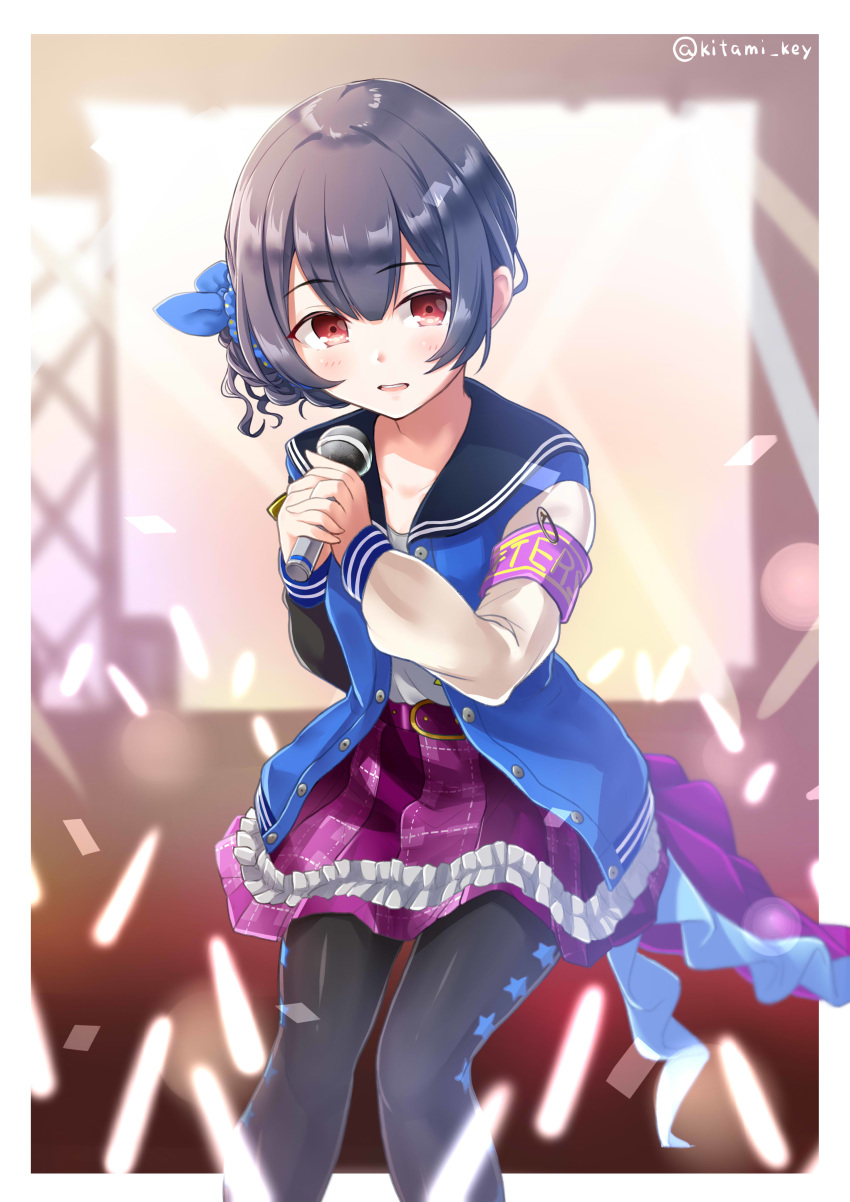 absurdres armband belt_buckle black_pants blue_bow blue_hair blue_jacket blue_scrunchie blush bow buckle commentary concert eyebrows_visible_through_hair frills hair_ornament hair_scrunchie highres holding holding_microphone idol_clothes idolmaster idolmaster_shiny_colors jacket kii_(fys-a) light_stick looking_at_another microphone miniskirt morino_rinze open_mouth pants pantyhose pink_skirt red_eyes scrunchie short_hair skirt solo stage stage_lights star twitter_username