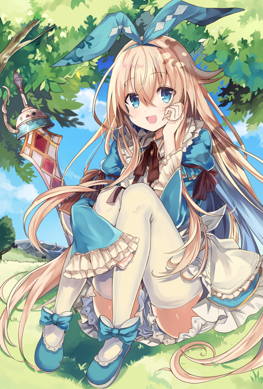 absurdres alice_(grimms_notes) alice_(wonderland) alice_in_wonderland blonde_hair blue_dress blue_eyes blue_footwear day dress grimms_notes hand_on_own_face highres knees_to_chest long_hair open_mouth outdoors retsuto ribbon shoes sitting smile solo sword thighhighs tree very_long_hair weapon white_legwear