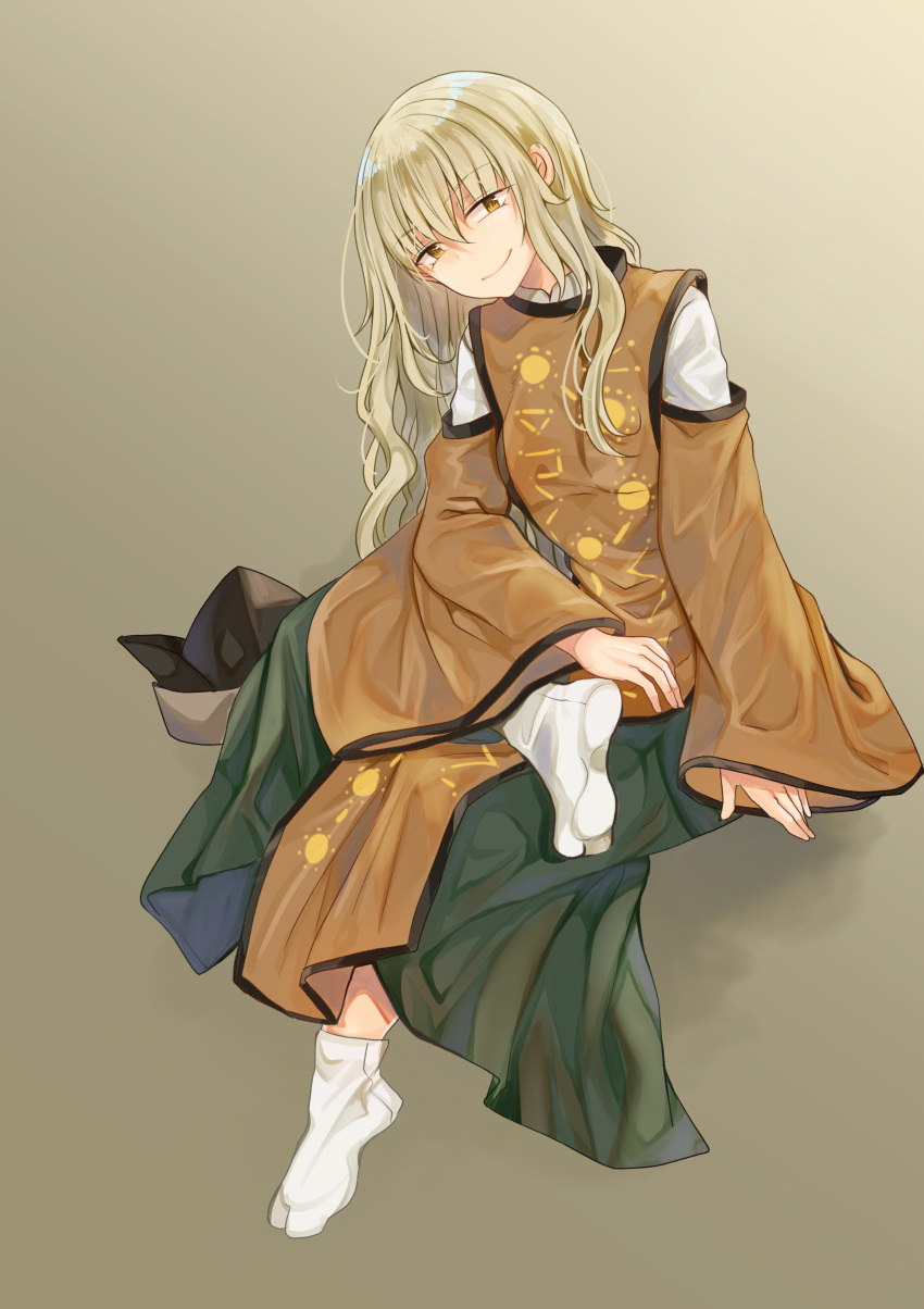 absurdres bad_anatomy black_hat blonde_hair closed_mouth commentary_request constellation_print detached_sleeves full_body green_skirt hat hat_removed head_tilt headwear_removed highres long_hair long_skirt long_sleeves looking_at_viewer matara_okina mimoto_(aszxdfcv) simple_background sitting skirt solo tabard tabi touhou wavy_hair white_legwear wide_sleeves yellow_eyes