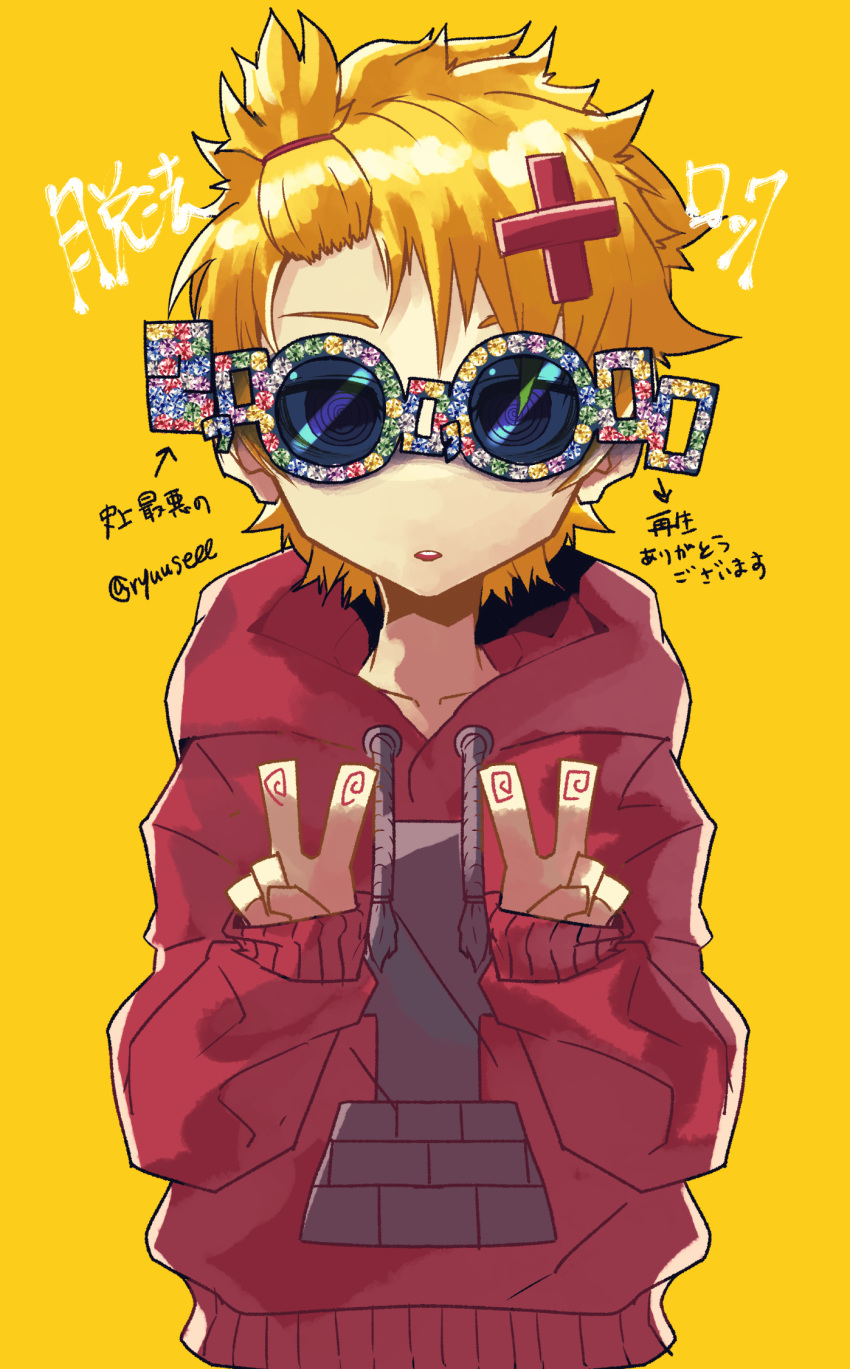 al_bhed_eyes amaneryuusei bangs_pinned_back blonde_hair dappou_rock_(vocaloid) datsu double_v hair_ornament hairclip highres hood hoodie looking_at_viewer male_focus red_eyes solo song_name sunglasses v x_hair_ornament yellow_background